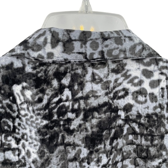 Chico’s Button Up Black/Gray Animal Print Blouse - US Sz XL/16 / Chico's Sz 3 - Picture 8 of 13